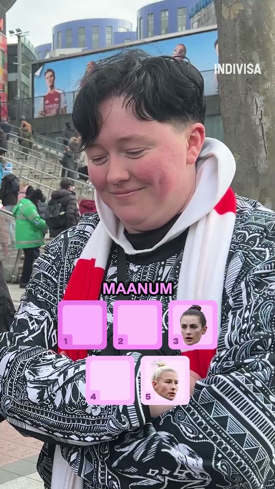 成员们在聚